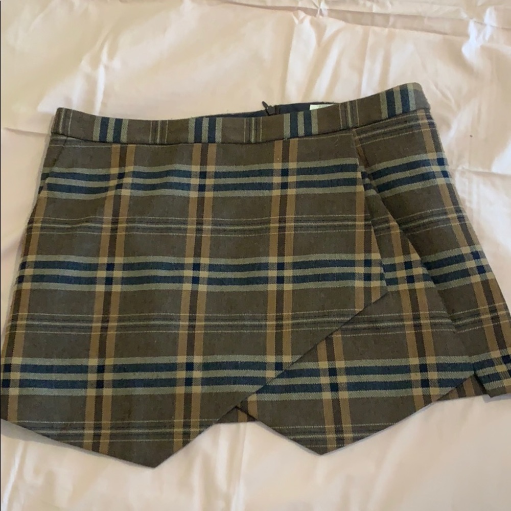 Cross front skirt